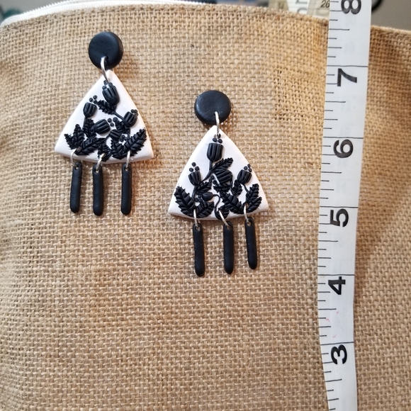 Handcrafted clay earrings - Picture 4 of 4